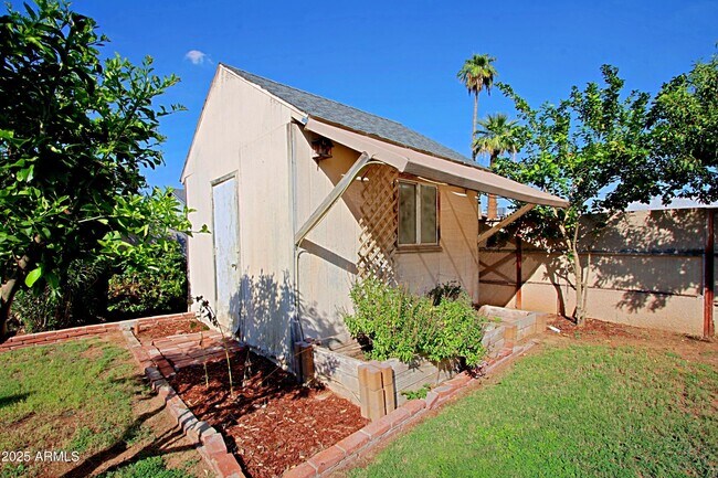 Building Photo - 4526 W Altadena Ave