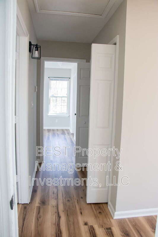 Building Photo - 3225 Lasalle St