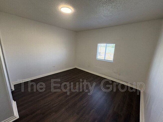 Building Photo - 10596 Ave 344