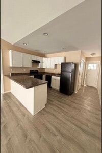 Building Photo - 2 Bedroom Duplex