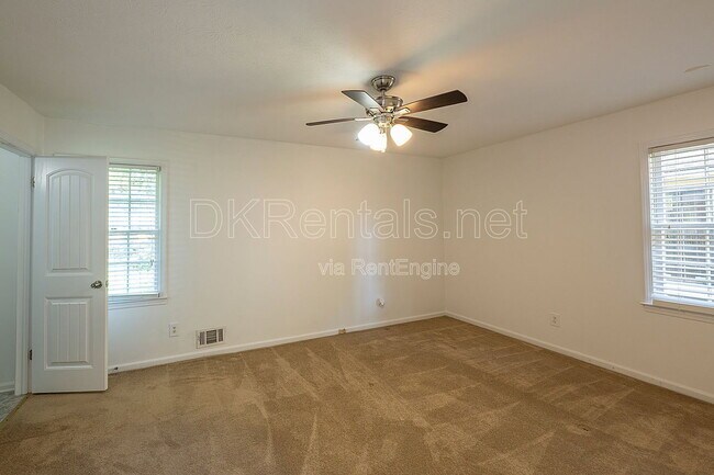 Building Photo - 120 Burnett Way