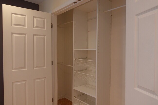 Building Photo - 3001 N Dale Ct
