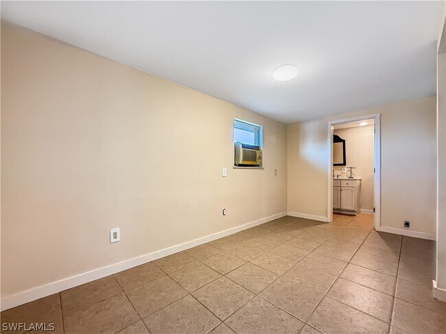 Building Photo - 2115 St Croix Ave