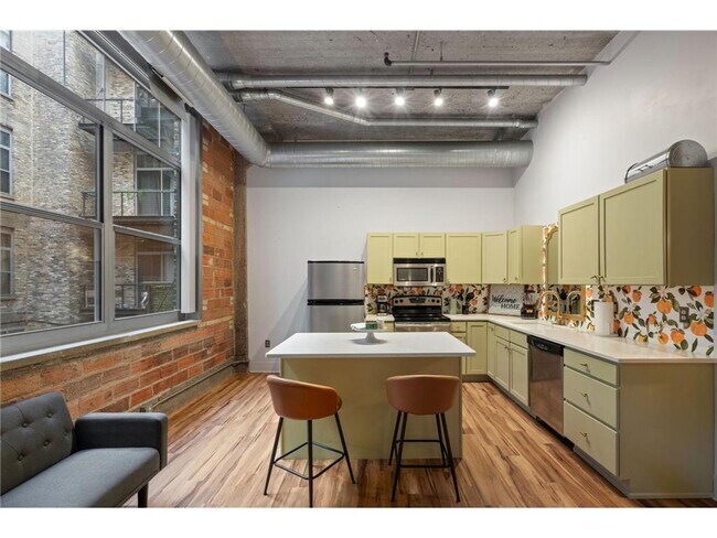 Building Photo - 521 S 7th St