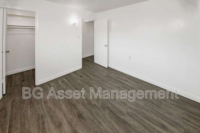 Building Photo - 1875 Powell St