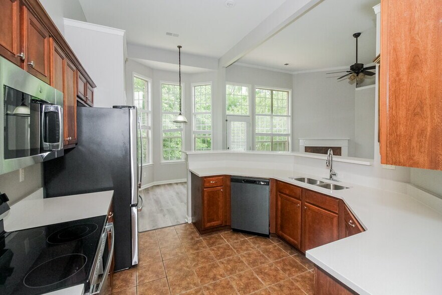 Building Photo - 8168 White Wing Cove W