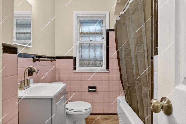 Building Photo - Charming Recently Renovated 3-Bedroom Bungalow in Detroit!