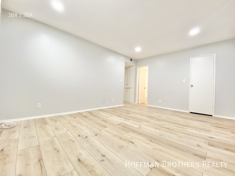 Building Photo - 931 S Wooster St