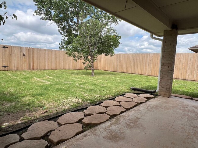 Building Photo - 4425 SW Parkway Dr
