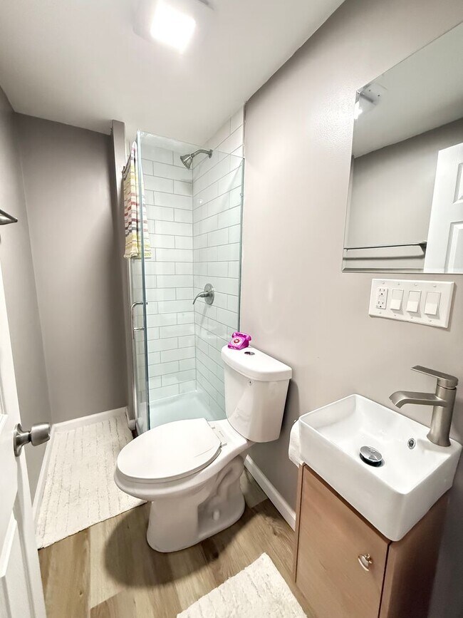 Building Photo - Renovated 4-bedroom 2 full bath, SINGLE FAMILY HOME!!!