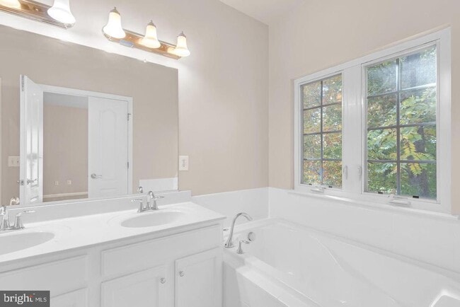 Building Photo - 626 Tailgate Terrace