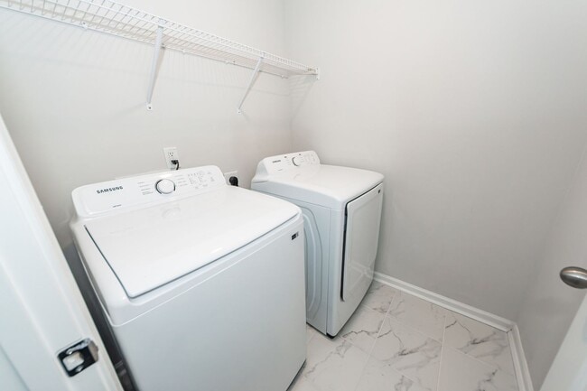 Building Photo - 4 Bedroom, 2.5 Bathroom Home in Cane Bay Plantation - Summerville