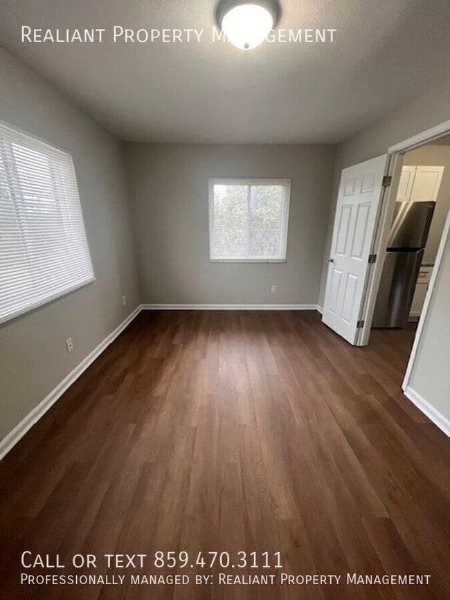 Building Photo - 208 Lakeshore Dr