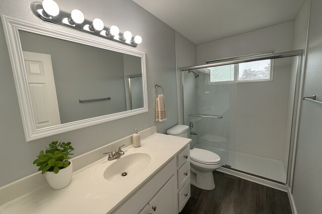 Building Photo - Cozy 2BD/1BA Available for Rent! (Upstairs)