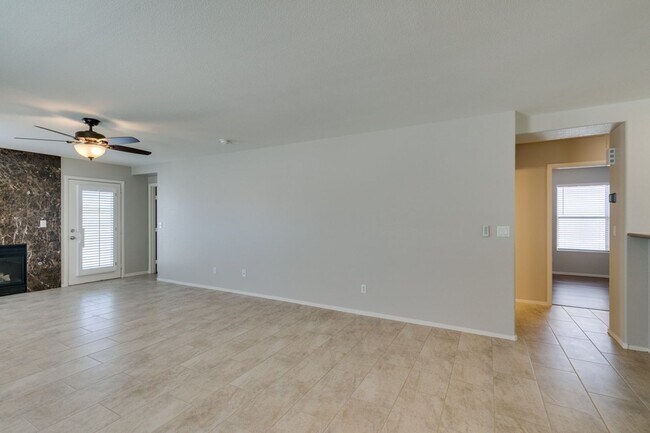 Building Photo - 2 bedroom + Den- Upgraded Flooring ready for immediate move in