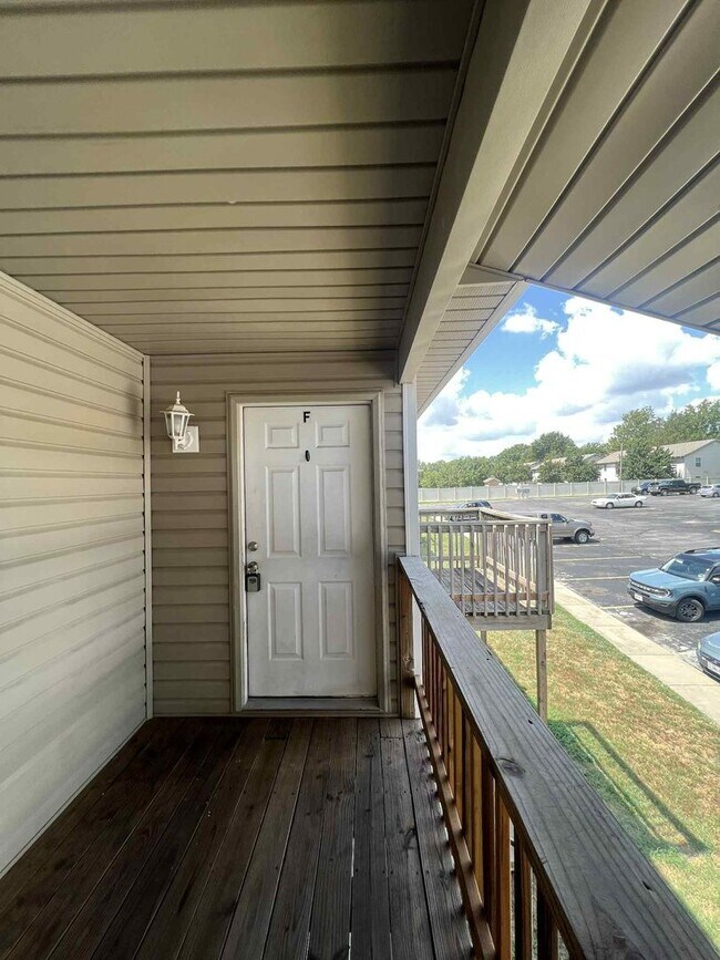 Building Photo - Nice 2BR/1BA in Joplin near MSSU campus! (upstairs unit with Balcony! ) HUD APPROVED!!