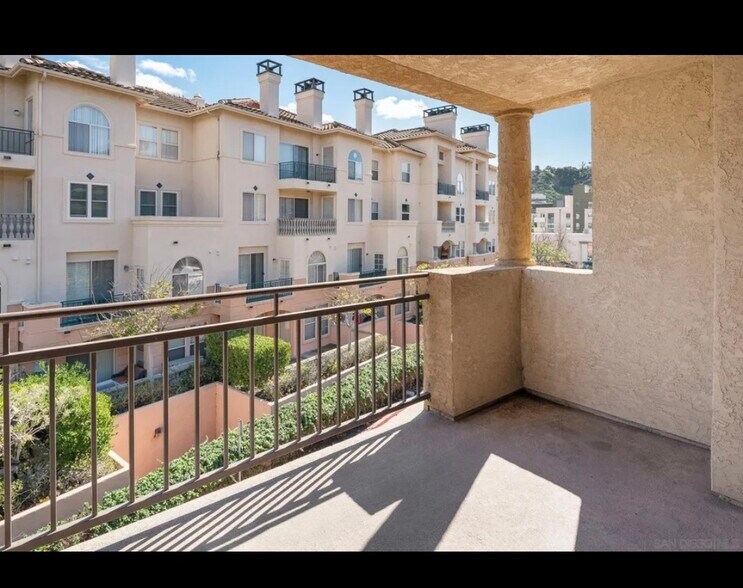 Building Photo - 580 Camino De La Reina