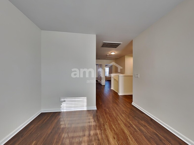 Building Photo - 405 Ridgedale Rd