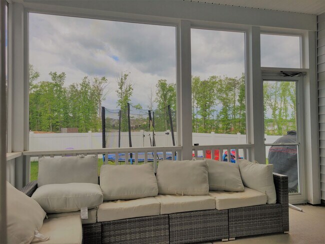 Building Photo - Beautiful end unit townhouse in Cosby Village with loads of extras.