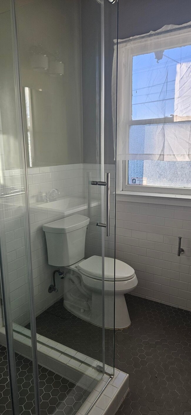 Building Photo - 609 E Main St