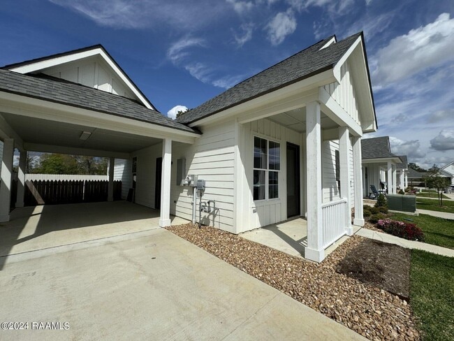 Building Photo - 106 Satsuma Dr