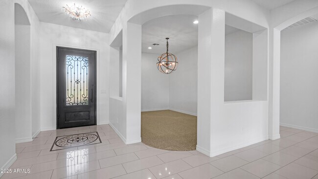 Building Photo - 561 W Yellowstone Way