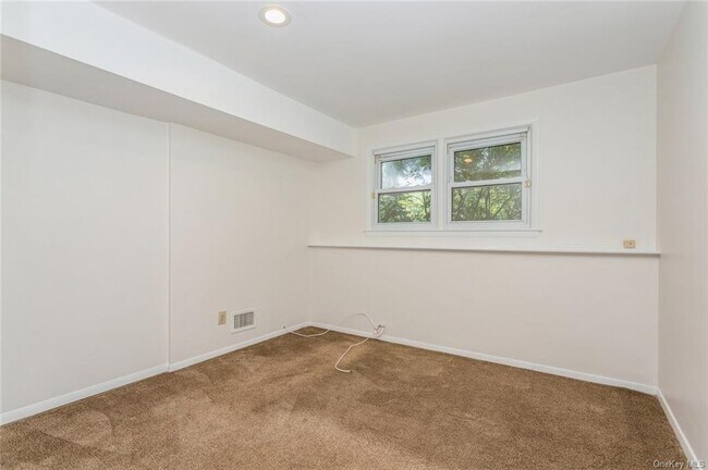 Building Photo - 2 Merion Dr