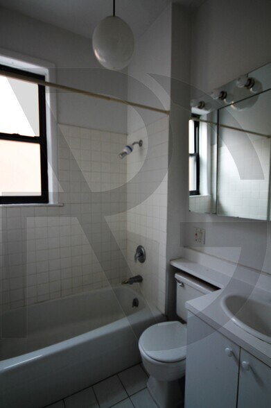 Building Photo - 1212 N Dearborn St