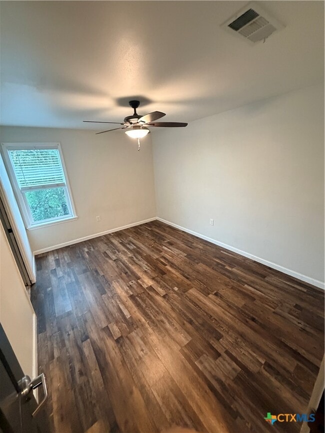 Building Photo - 1537 Post Rd