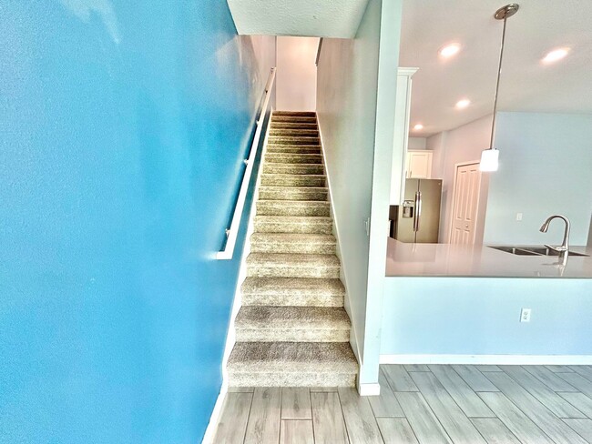 Building Photo - Upscale 3Beds/2.5Baths Townhouse living in...