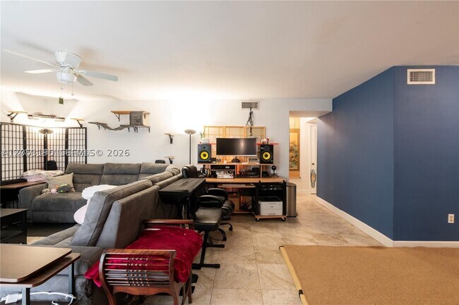 Building Photo - 9490 SW 77th Ave