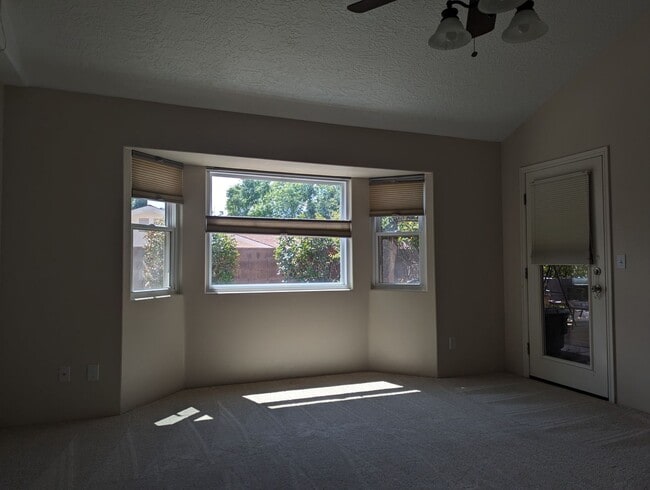 Building Photo - 1036 E McKinley Wy