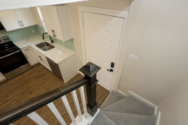 Building Photo - 708 Staitti St