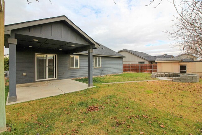 Building Photo - 3 Bed/2 Bath Home in Kennewick