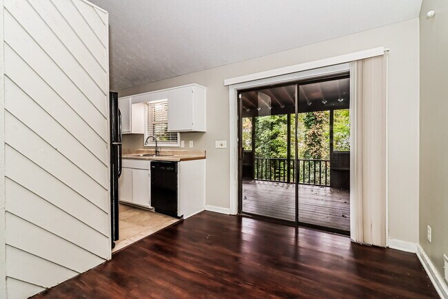 Building Photo - 770 Dover St