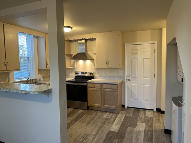 Kitchen/breakfast nook - 60 W Main St