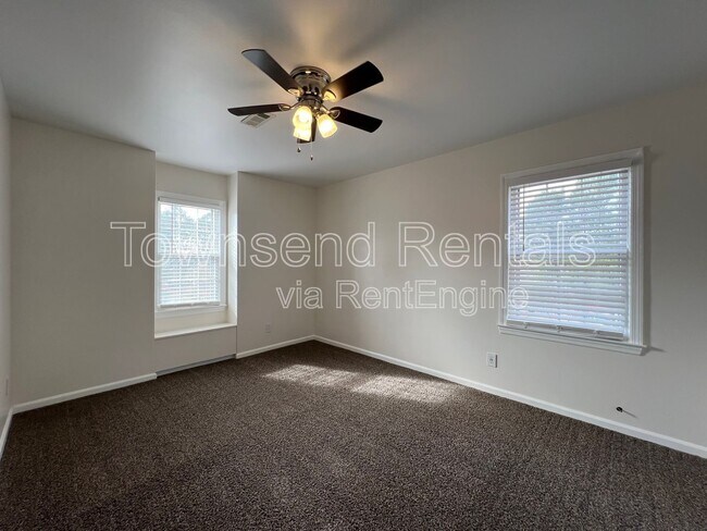 Building Photo - 5449 Thompson Cir