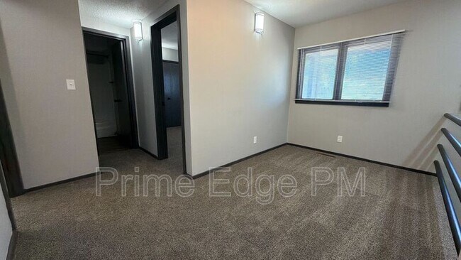 Building Photo - 1741 Ridgehaven Ct
