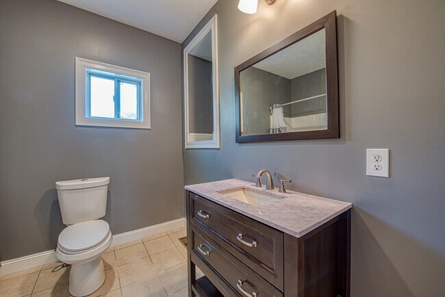 Building Photo - 970 N Main St