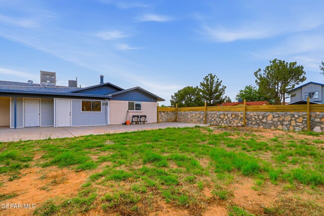 Building Photo - 2624 Lake Victoria Dr