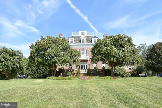 Building Photo - 539 Tschiffely Square Rd