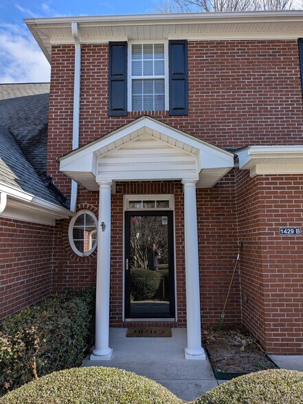 Building Photo - 1429 New Garden Rd