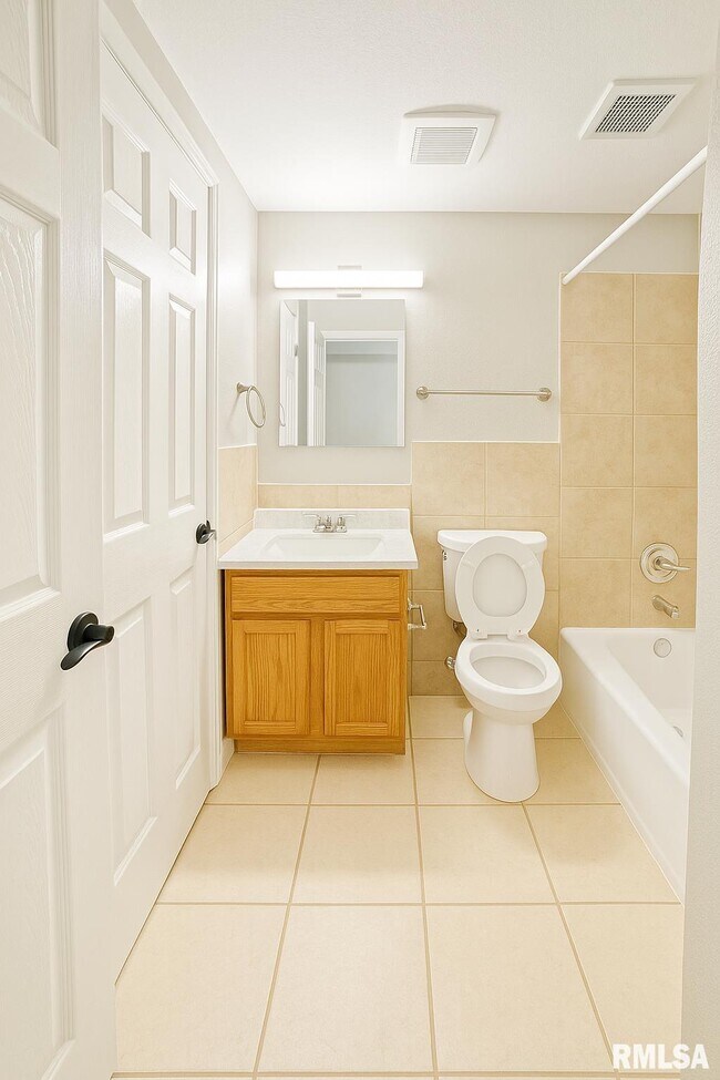 Building Photo - 2915 W Cannes Dr