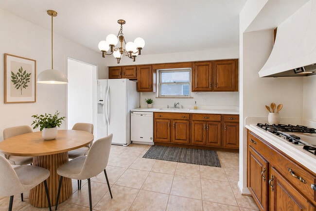 Building Photo - 8840 Keeler Ave