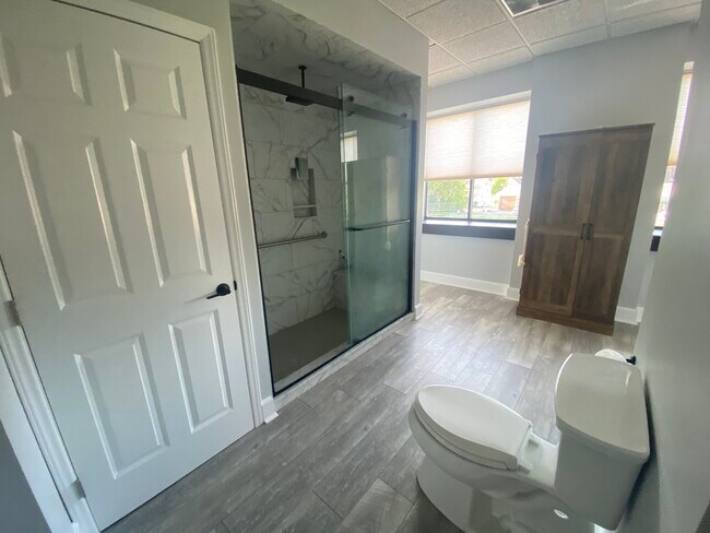 Building Photo - 300 Church St