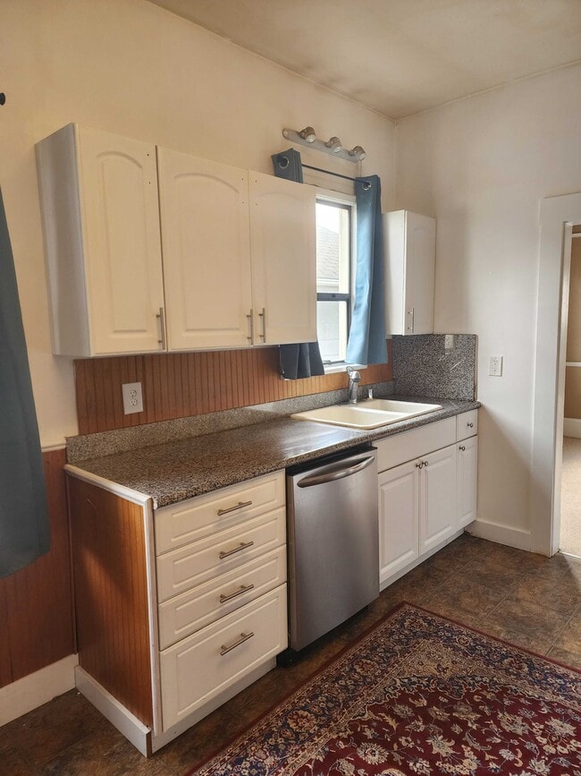 Building Photo - 304 NE 50th St