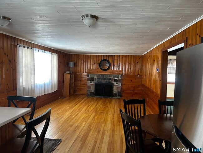 Building Photo - 5 Niles Rd