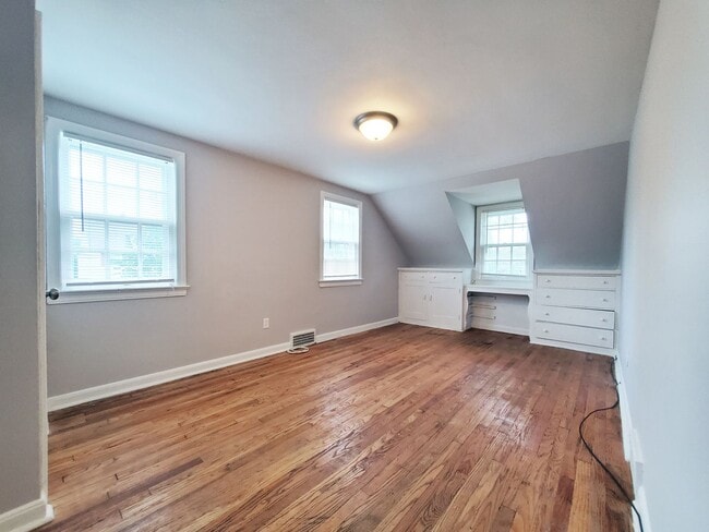 Building Photo - 3 bed - 1.5 Bath Cape Cod for Rent