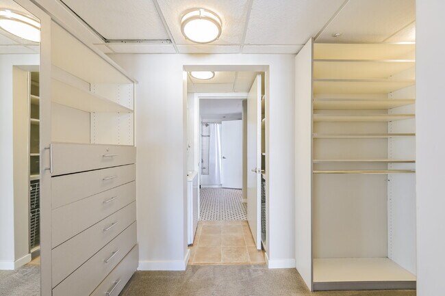 Building Photo - $2,200.00, 2 bed, 1bath located in the hea...