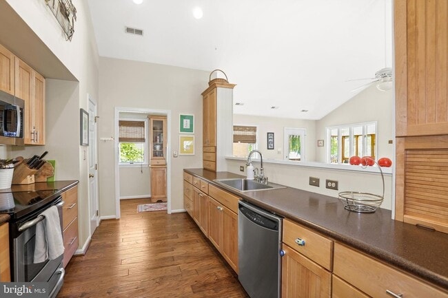 Building Photo - 638 Marlborough Point Rd